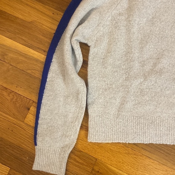 Garage Women’s Gray Sweater With Blue Stripe Size M - Picture 3 of 7